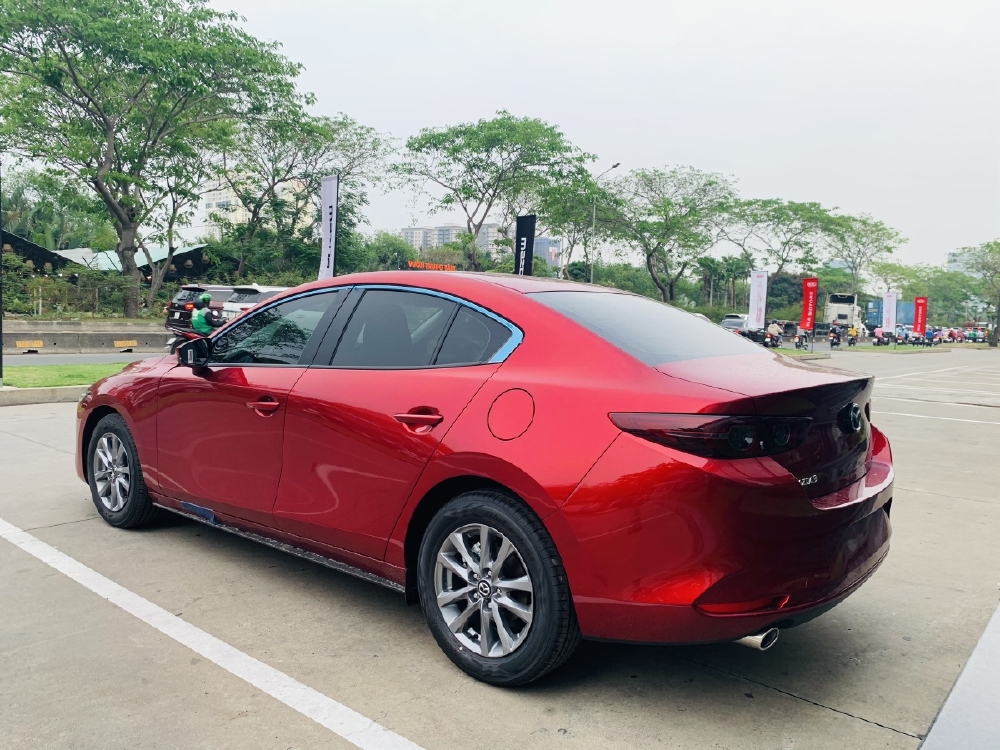New Mazda 3 Sedan Deluxe 2023 - xe Hạng C giá Hạng B