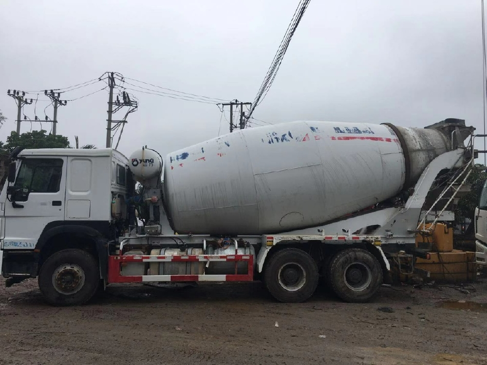 Xe trộn Howo bồn 12 khối, xe nhập, hỗ trợ vay ngân hàng