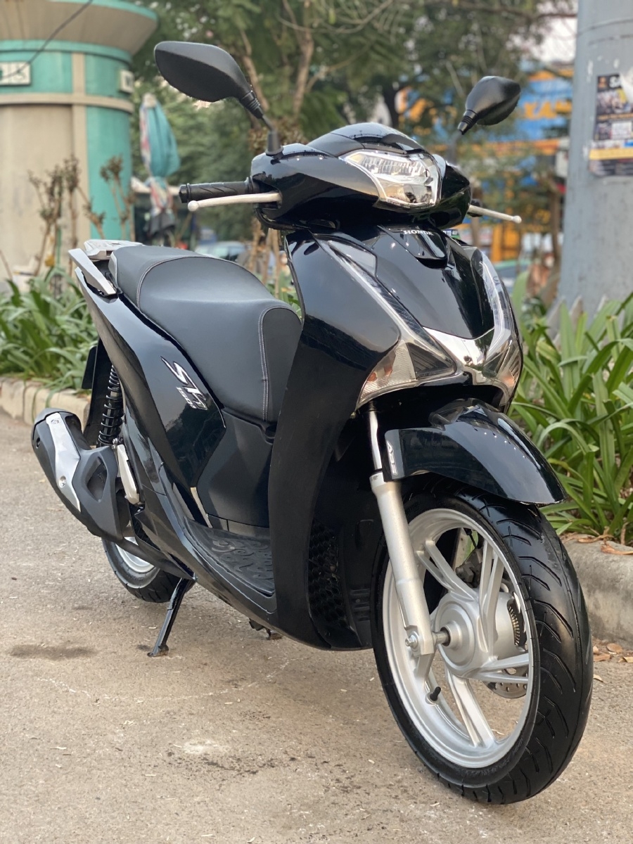 Cần bán SH Việt 150 ABS cuối 2018 màu đen cực đẹp- Biển Vip