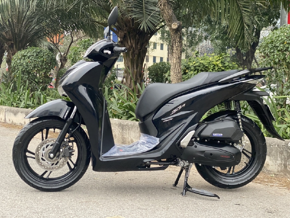 Cần bán SH Việt 150 ABS cuối 2020 màu đen quá mới- Biển Vip