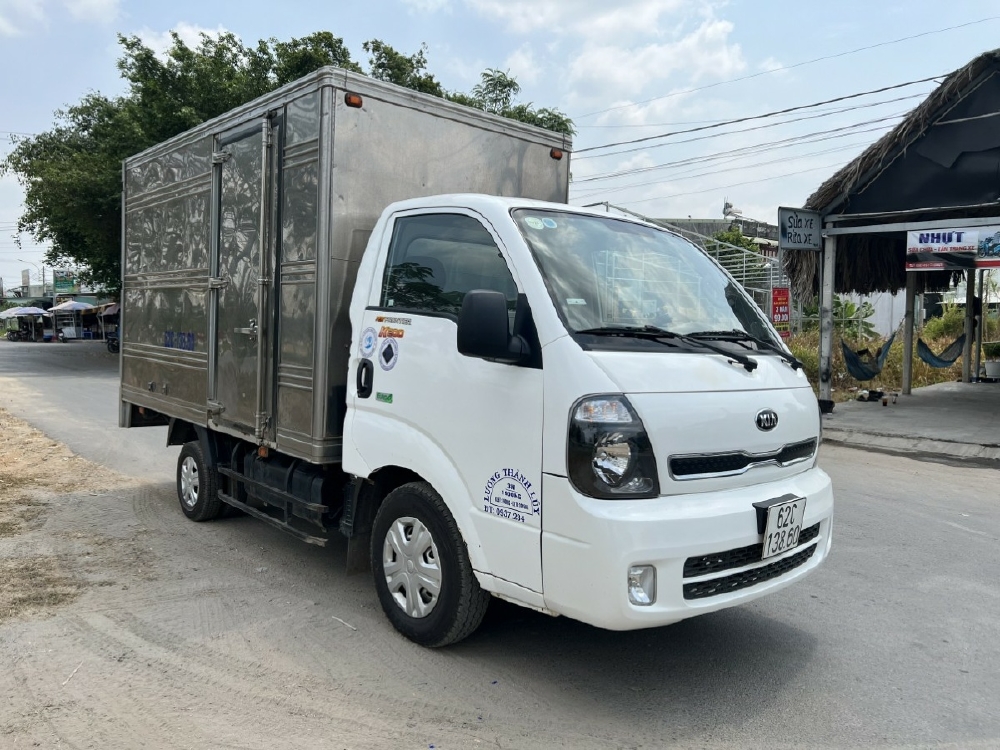 Bán xe tải KiA k200 đời 2019 tải 1T9 thùng 3m2 full inox
