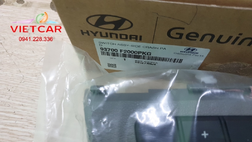 93700F2000PKG  Công tắc trên taplo Hyundai Elantra