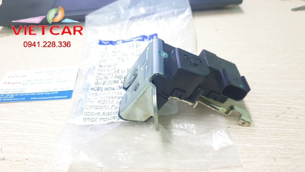 81230B4010 Khóa cốp ngậm cốp sau i10 hatback