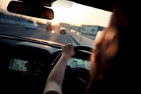 5 mẹo giúp người thấp bé lái xe ô tô an toàn và thoải mái hơn