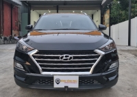 Hyundai Tucson 2.0 xăng màu đen biển