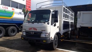 Giá Xe Tải Hino 3.5 Tấn Thùng Mui Bạt Dài 5.8m  Giao Xe Ngay