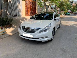 Gia đình cần bán Sonata 2012, số tự động, màu trắng
