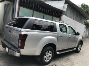 Gia đình cần bán xe Dmax 2015, số sàn, máy dầu, màu bạc