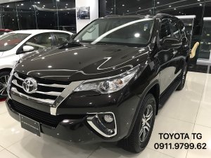 FORTUNER máy dầu số tự động, màu nâu giao ngay. Ưu đãi tốt trong tháng 11.