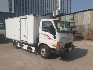Giá Xe Tải Hyundai N250 tải 2,4 tấn. Thùng kín composite
