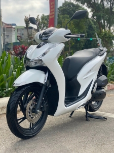 Cần bán SH Việt 150 ABS 2021 màu trắng quá mới đẹp miễn chê