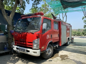Bán xe chữa cháy Isuzu nhập khẩu nguyên chiếc, dung tích bồn  4 khối nước, 1 khối bọt foam