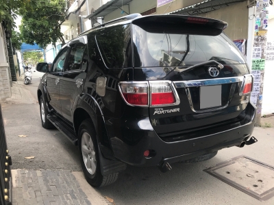 Cần bán xe Toyota Fortuner V 2011 máy xăng