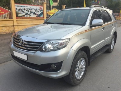 Cần bán xe Toyota Fortuner 2014 số tự động máy xăng