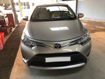 Cần bán xe Vios 2017 số tự động màu bạc