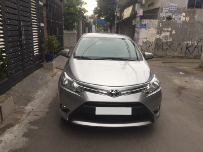 Cần bán gấp xe Vios E số sàn 2017 màu bạc