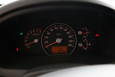 Bán Kia Carens EX 2.0MT màu vàng cát số sàn sản xuất 2015 biển Sài Gòn đi 38000km