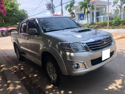 Gia đình cần bán Hilux, sản xuất 2015, số sàn, máy dầu, bản 3.0, hai cầu 4x4