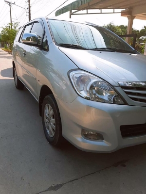 Gia đình cần bán xe Innova 2009, số sàn màu bạc, zin cọp
