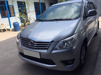 Bán Innova 2013 màu bạc số sàn xe đi kỹ, sử dụng gia đình.