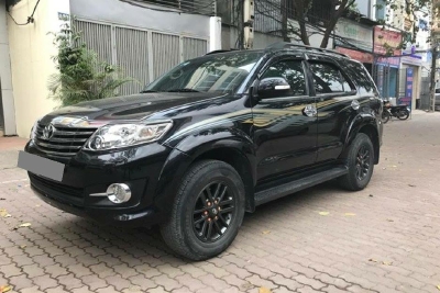 Cần bán xe Fortuner 2015, màu đen, số tự động đẹp ben ken. xe gia đình sử dụng