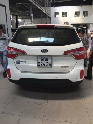 Bán Kia New Sorento GATH 2.4AT màu trắng camay máy xăng số tự động sản xuất 2015 bản full options