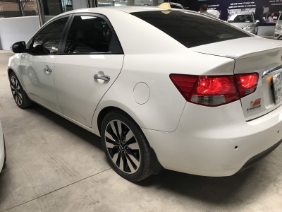 Bán Kia Forte SX 1.6AT màu trắng số tự động sản xuất 2010 biển SG đi 71000km