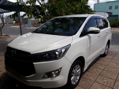 Bán Toyota INNOVA 2.0E màu trắng số sàn sản xuất 2017 mẫu mới