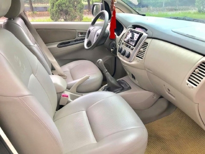 Cần tiền mua nhà bán xe Innova E, 2016. số sàn, màu vàng cát, chính chủ