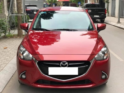 Cần bán siêu phẩm Mazda2, sản xuất 2017, màu đỏ, số tự động, trùm mền