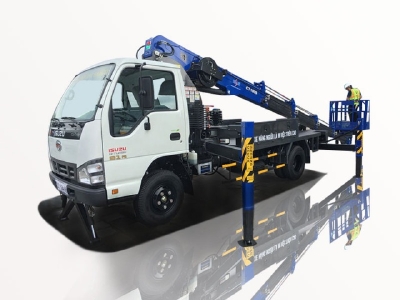 XE TẢI ISUZU 1T9 GẮN CẨU NÂNG NGƯỜI TRÊN CAO 18M -QKR77HE4