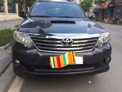 Bán Toyota Fortuner 2014 máy dầu xám chì đẹp như mới.