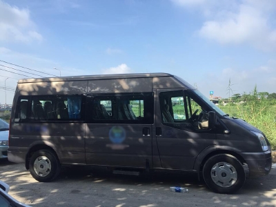 Gia đình cần bán Transit 2017, số sàn, máy dầu màu xám, hàng hiếm