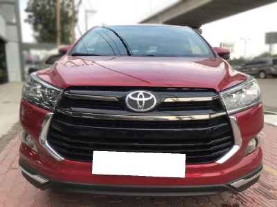 Gia đình cần bán Innova ventuner 2018, số tự động, màu đỏ, còn mới tinh
