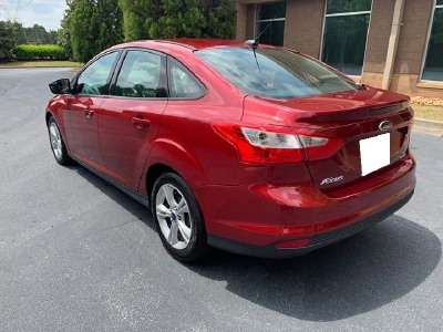 Cần bán xe Ford Focus 2014 màu đỏ số tự động, xe nhà chính chủ sử dụng kĩ
