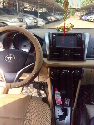 Nhà mình cần bán xe Toyota Vios số tự động sản xuất 2017 màu Bạc còn rất mới