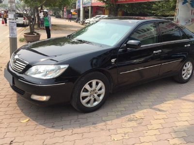 Bán Camry 3.0 tự động 2003 màu đen cực kỳ sang trọng.