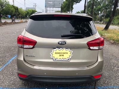 Kia Rondo Gath 2.0AT 2016 màu vàng cát