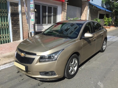 Bán Chevrolet Cruze LS 2011 số sàn màu vàng gia đình chính chủ.