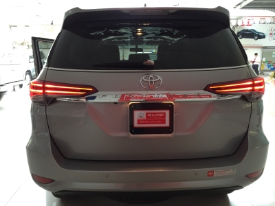 Bán xe Fortuner X 2 cầu  đời 2016 màu bạc xe nhập khẩu, đẹp như xe mới . Đặt biệt xe chỉ mới chạy 15000km thôi ạ. gọi em ngay để được giá tốt nhất nhé.