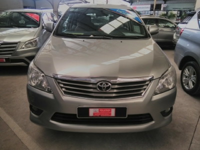 Bán Innova V đời 2013 màu bạc xe biển thành phố. Xe đẹp số tự động nhé. gọi em nhanh để có giá hạt dẻ ạ