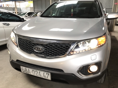 Bán Kia Sorento 2.4MT màu bạc số sàn 7 chỗ máy xăng sản xuất 2012 full options