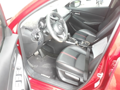 Mazda 2 1.5AT Hatchback 2016 màu đỏ