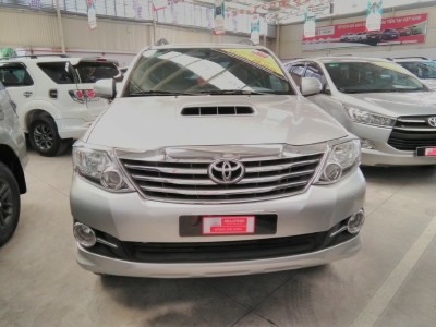Bán Fortuner V số tự động, máy xăng, 1 cầu đời 2013 . Góp 70%
