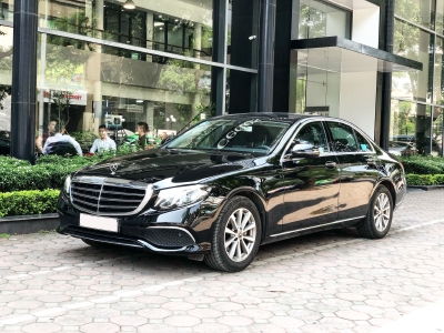 Bán gấp Mercedes E200 2019 cũ màu Đen chính chủ chạy lướt