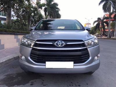 Gia đình cần bán Innova 2017, số sàn, màu bạc, nhà dùng kỷ nên còn mới tinh.