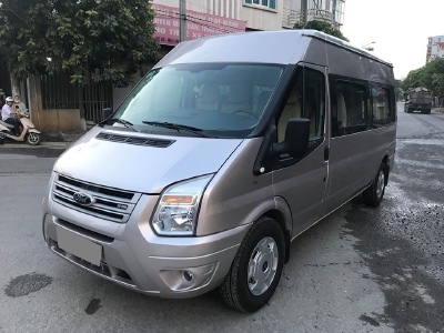 Cần bán xe Ford Transit 2016 máy dầu số sàn, màu hồng phấn 16 chỗ