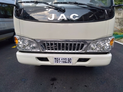 Xe tải JAC 2 tấn 4, thùng kín, tải trọng cho phép chở 2390kg, thùng dài 4m3