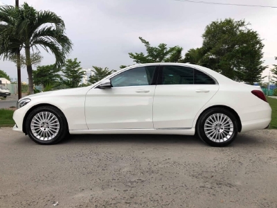 Gia đình cần bán xe C250, sản xuất 2017, số số tự động, màu trắng,