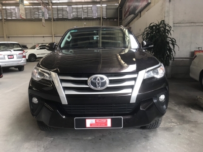 Bán Fortuner đời 2017 màu nâu, số sàn, máy dầu. Góp 70%
